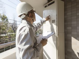 新型コロナウイルスの影響により大手給湯器メーカーの生産量が減少している。特に冬場は「故障」と「住宅の新築物件」が増えることから、2021年の12月頃から給湯器不足が深刻な状況となっている。資材建材不足だけでなく、住宅の設備不足も注目に。