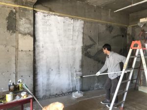 暮らしの編集室のスタッフもシェアスペースのリノベーション作業をした