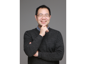 <b>前 真之</b>：東京大学大学院工学系研究科建築学専攻准教授。専門分野は建築環境工学、研究テーマは住宅のエネルギー消費全般。 学生時代より25年間以上、住宅の省エネルギーを研究。健康・快適で電気代の心配がない生活を太陽エネルギーで実現するエコハウスの実現と普及のための要素技術と設計手法の開発に取り組んでいる