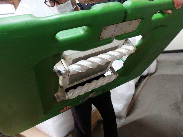 使われなくなった倉庫を利用した野菜の集積所。鶴岡周辺では野菜から果樹までさまざまな農産物が収穫される