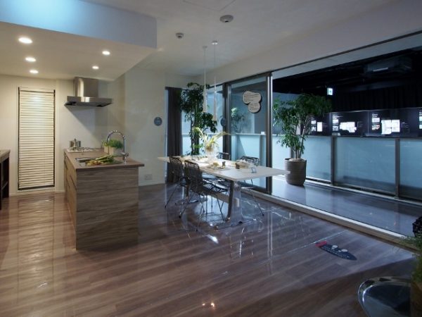 長屋から始まる集合住宅の間取りの変遷が、パネルで展示してある