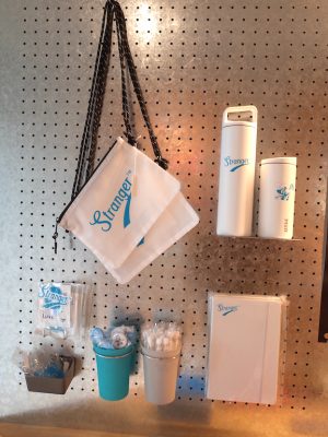 カフェの店員さんも映画好きで客と会話する