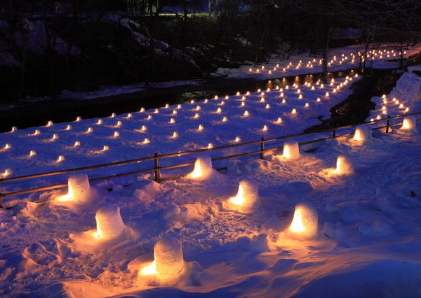 かまくらでつくられた神社