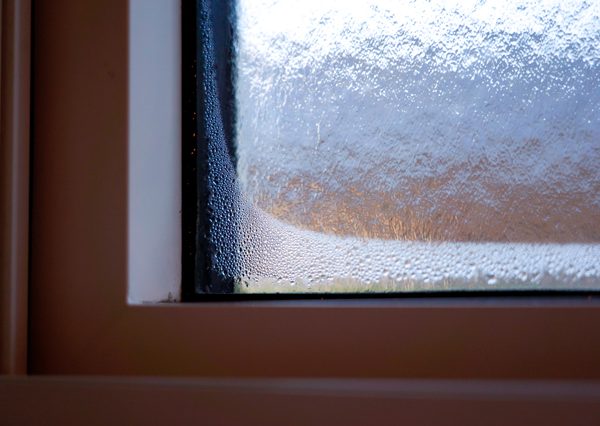 居住しているうちに建具や設備壊れてしまったりなどの事象が発生してしまうこともありえる。速やかに管理会社に連絡しよう