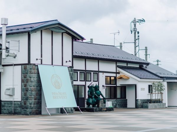 社名の稲とアガベは日本酒の材料となる稲と、そこに加えるアガベ（リュウゼツラン）のシロップから