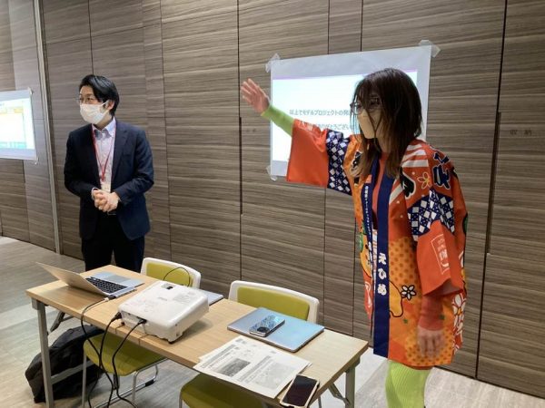 データ利活用にはじめの一歩から取り組んだ報告には、他市町の担当者もくぎ付けに。