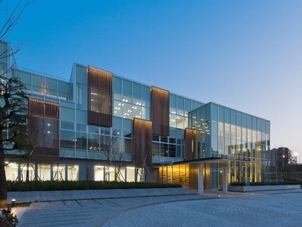 「02はじまりの物語」では､大迫力の360°シアターで、太古の昔から、集合住宅の成り立ちまでを見ることができる