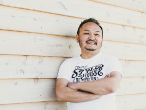 お話をお聞きした、株式会社ブルースタジオ　専務取締役でクリエイティブディレクターの大島芳彦さん。「今回のリノベーションは、小田急電鉄さんのほか、小田急SCディベロップメント、座間市の担当者など、チームの一体感があってこそ実現できたものだと思っています」