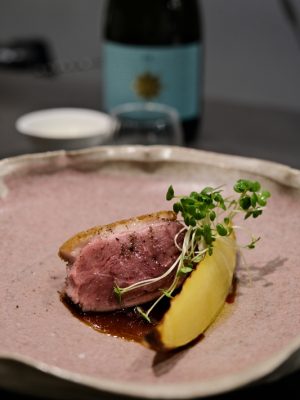 レストラン土と風の料理。旅雑誌などにも取り上げられており、一度は食べに行きたいものだ