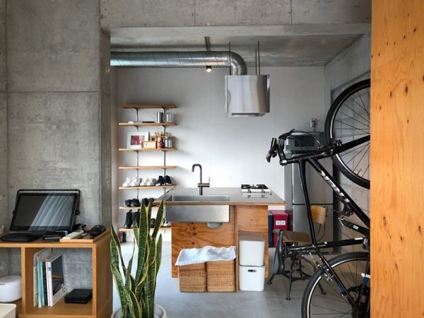 1階にはベーカリー、カフェが入っている。取材時も朝から次々に人が訪れ、人気ぶりがうかがえた