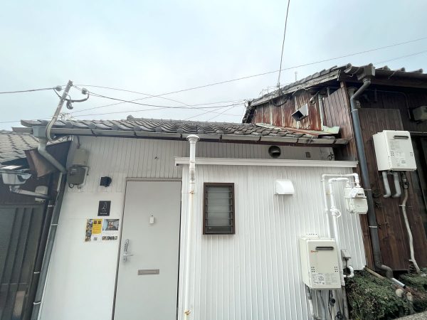 平屋で連なる長崎坂宿群。通りすがりの近所の人が、「宿を探しているの？ここよ」と声をかけて教えてくださった