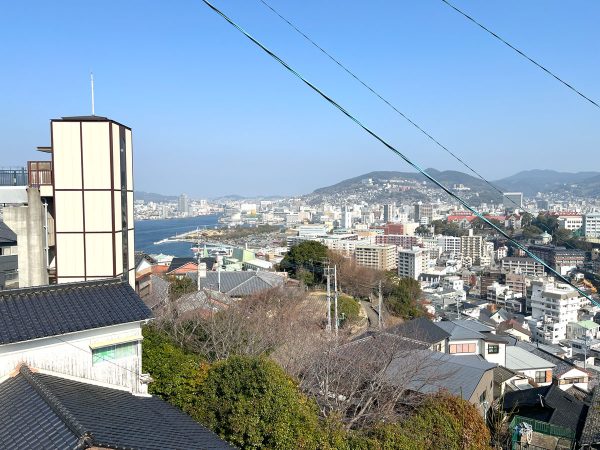 「車みち整備事業」の整備前と整備後。提供：長崎市