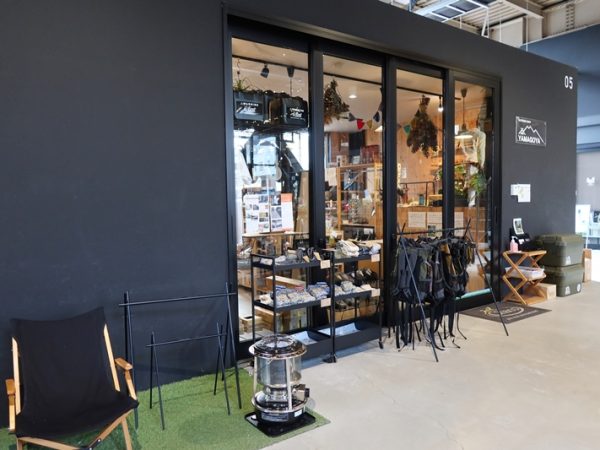 建物を入ったところにある案内図。いずれもしゃれた店揃いで買い物をする時間がなかったのが残念