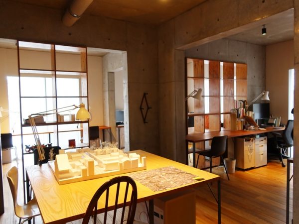 各階の平面図。同じグリッドが並んでおり、それが効率的な建築につながっている