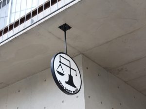 1階にはベーカリー、カフェが入っている。取材時も朝から次々に人が訪れ、人気ぶりがうかがえた