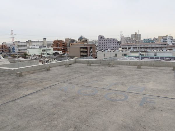 各階の平面図。同じグリッドが並んでおり、それが効率的な建築につながっている