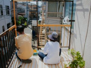 杉並区高円寺の銭湯「小杉湯」を核とし、まち全体を「家」とする暮らし方