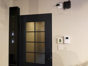 リビングにあるトイレ、シャワーブースなどの使用状況を示すランプ。良いアイデアだと思う