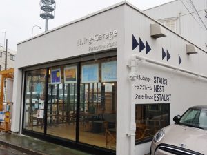 複数の建物を利用しており、Living-Garageと他の建物は繋がっていないが、それ以外は繋がっている