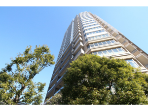 株式会社大京6,000棟目の物件「ザ・ライオンズ上野の森」（2008年2月竣工）。2021年12月末現在、大京は事業主別累計供給戸数において1位の実績を誇る。※全国の事業主別累計供給戸数ランキングで大京は1位（各社事業開始から2021年までの累計戸数）／株式会社不動産経済研究所調べのデータを基に算出