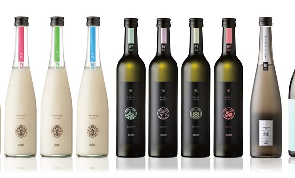 秋田県男鹿市に2021年秋に誕生したクラフトサケ醸造所「稲とアガベ」が話題を呼んでいる。グルメ、旅という文脈からだけでなく、地域、酒造業界とさまざまな視点から取り上げられている「稲とアガベ」の岡住修兵氏に聞いた。