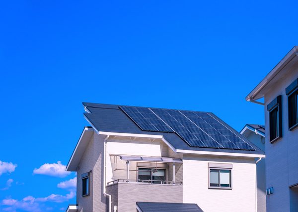 太陽光パネルを設置した住宅（画像はイメージ）