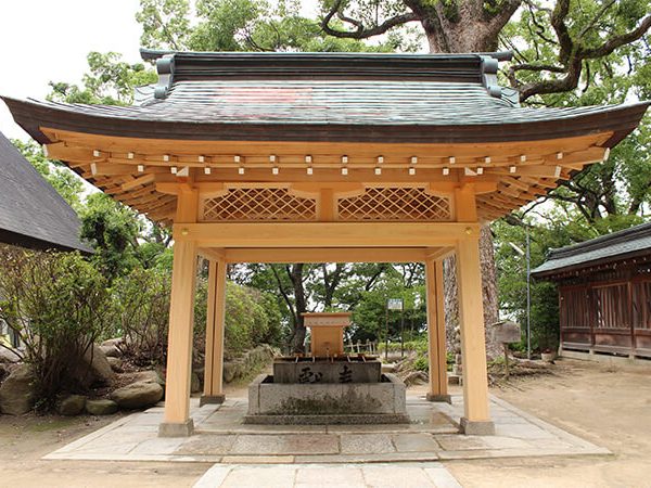 手水舎の修復から始まった、神社での仕事。地域のリーダーとしての棟梁の役割だったと語る