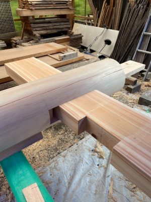 鳥居の再建に向けて、吉野ヒノキを自ら選んで購入した木又さん