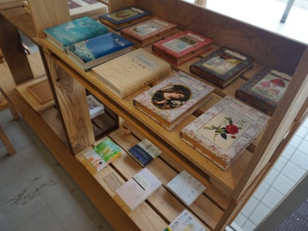 箱を組み合わせたレイアウト。いつでも変更できるメリットがあるそう