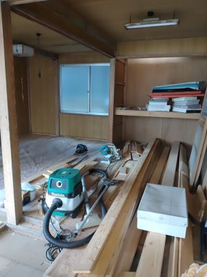 サーファー向けの賃貸住宅に向けて改修工事中