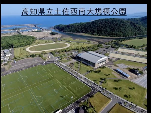 30年続く企画展「Tシャツアート展」の様子（投映資料より）