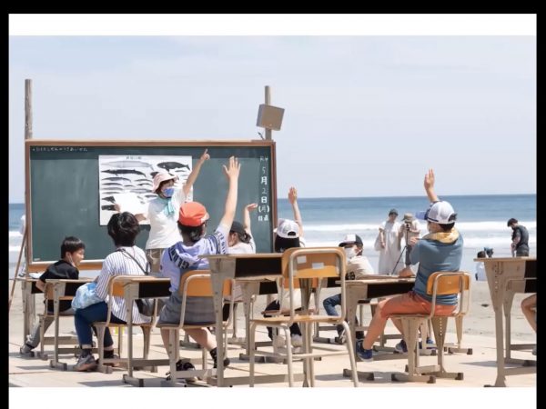 30年続く企画展「Tシャツアート展」の様子（投映資料より）