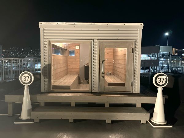 「RE SORT」の前にある佐世保朝市の会場。提供：RE SORT