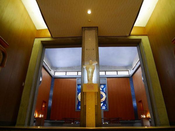 2023年に修復を予定している東側の壁画「望徳の壁」