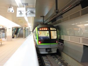 七隈線は、六本松から天神南までかつての路面電車のルートに沿っている（画像：PIXTA）