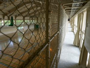 体育館のキャットウォーク。建築関係者はこのような通路をイメージする人も多いことだろう