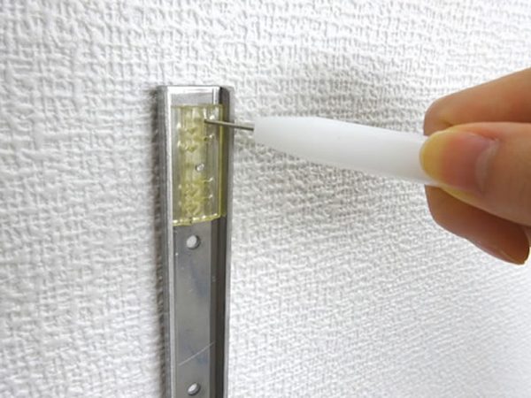 石膏ボードにピンで留めるステップタイプのキャットウォーク。壁穴が目立ちにくく、レイアウトの自由度が高い。DIYでも取り付けが可能だ（キャットロードプラス/アニマコレ中西金属工業）
https://animacolle.com/
