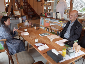 來住さんと岡さん　真鶴出版にて
