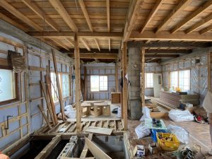 浩平さんの友人が経営する建設会社が協力。リノベーション工事で断熱性能を向上させた（平賀さん提供）