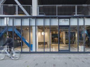 「クリばこ」(http://kuribako.com/)は、良好な地域環境の形成に貢献していると認められる建築物などが表彰される「愛知まちなみ建築賞」を2018年度に受賞している（写真提供：名駅南地区まちづくり協議会）