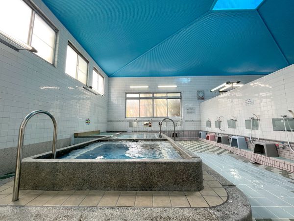 女風呂の様子。風呂は３つ。ジャグジー風呂もある