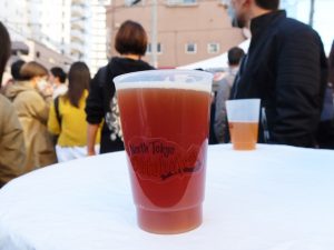 東京大塚のれん街に接して駐車場があり、そこは時にイベント会場に変わる。写真は2021年に開かれたオクトーバーフェストのときのもの