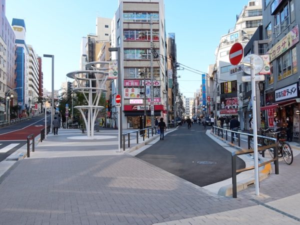 大塚に注目が集まっている。山手線と都電荒川線が交差する池袋の隣駅・大塚（豊島区）は戦前、デパート、花街もあり、池袋よりも栄えていた地域だが、以降はさほど特色のない街、池袋の隣という認識が一般的だった。だが、変化が起きている。

