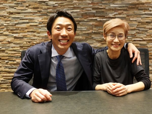 大塚駅南口側。左側が駅ビル、右手に駅前広場がある