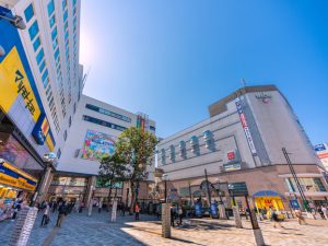 「2023年 LIFULL HOME'S みんなが探した！借りて住みたい街ランキング」の首都圏版では、本厚木駅（神奈川県厚木市）が1位となった