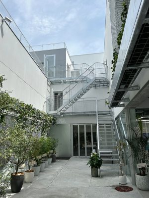 設計を手がけた建築家の平田晃久氏。最近では表参道の神宮前交差点に面した神宮前六丁目再開発の建物でも話題になっている（画像提供/まえばしガレリア）