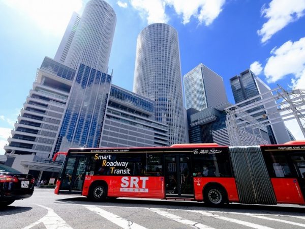 SRTの社会実験で名古屋駅前を走る様子（画像提供：名古屋市）