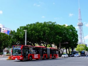 SRT社会実験で名古屋・栄地区を走る車両（画像提供：名古屋市）