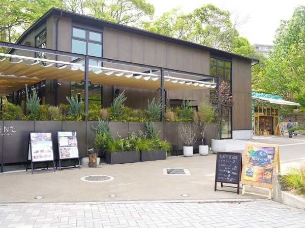 1OOORE SCENES。左からイタリアンカフェ「SEN°C（センド）」、ミニショップ「LAWSON（ローソン）」、コミュニティスペース「LABO（ラボ）」