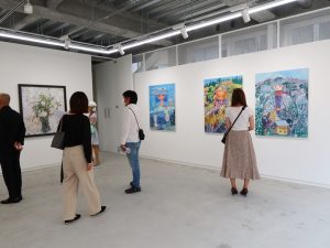 共同運営されるギャラリー2の内部。通るたびに違う作品が楽しめるのはうれしい